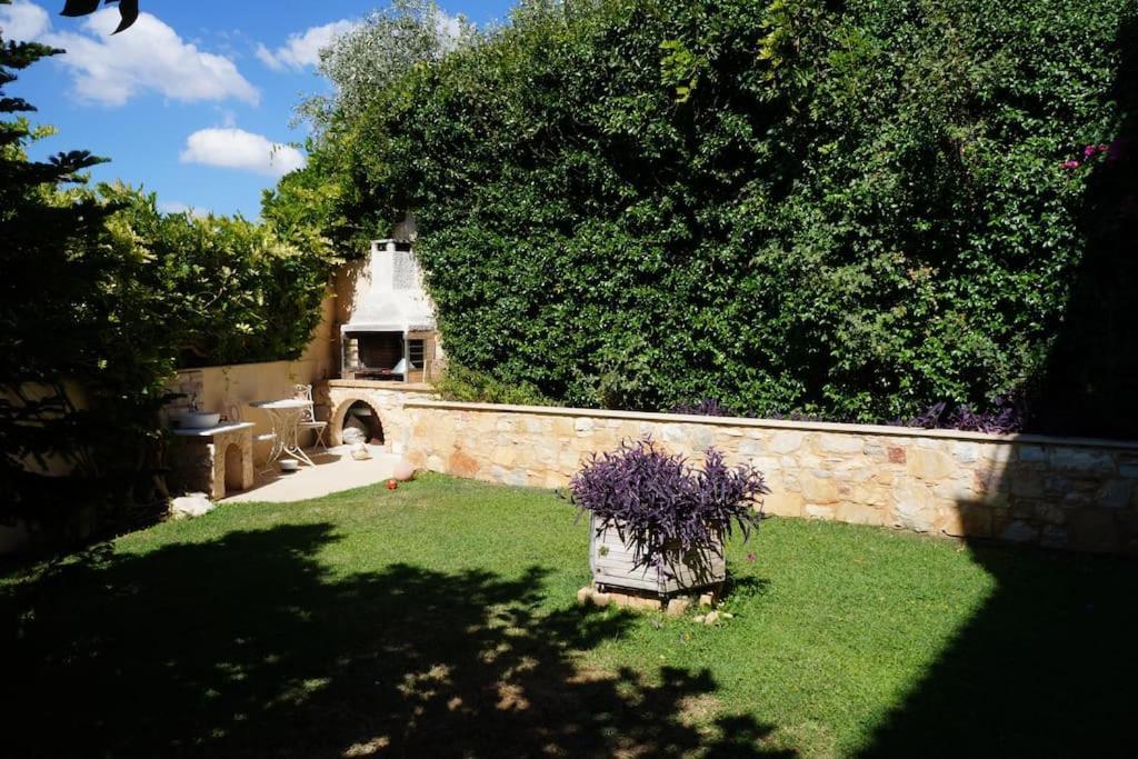 Dhráfi Apartment With A Garden, Bbq, Swimming Pool And Jacuzzi المظهر الخارجي الصورة