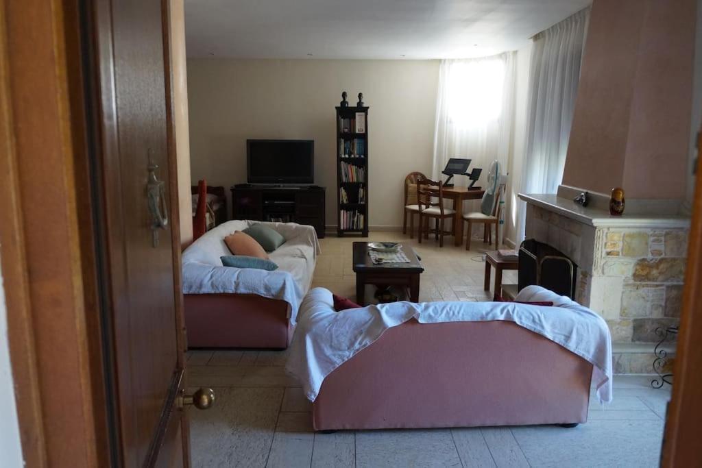 Dhráfi Apartment With A Garden, Bbq, Swimming Pool And Jacuzzi المظهر الخارجي الصورة