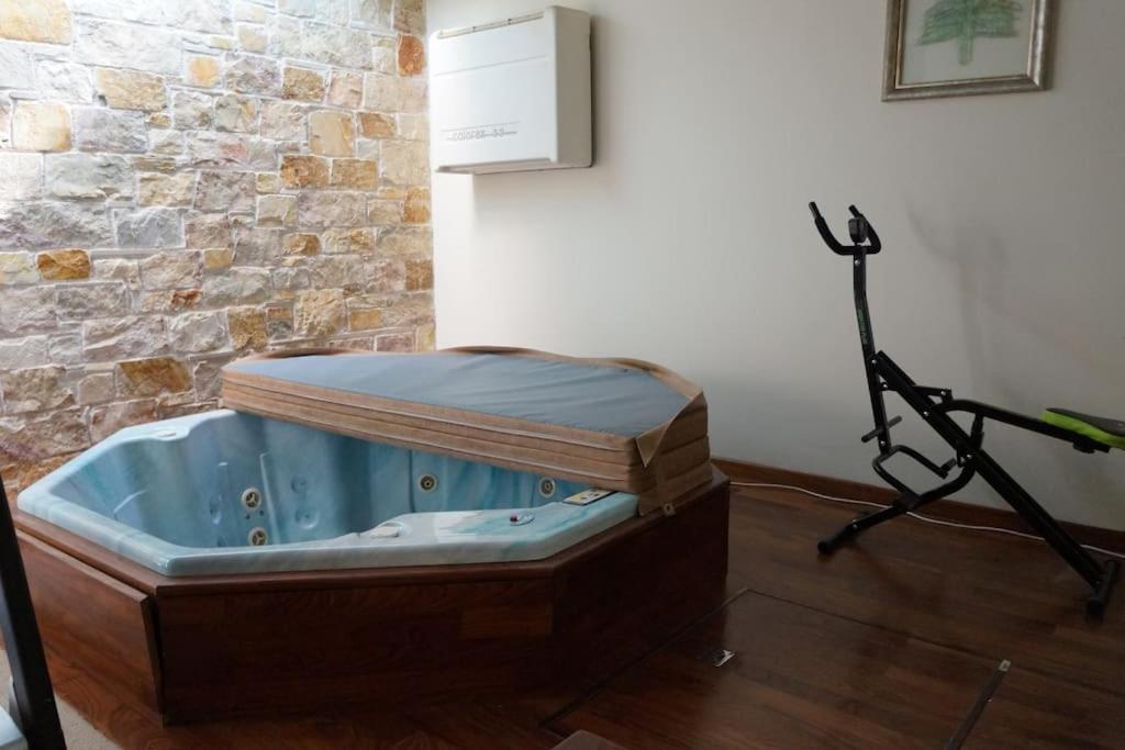 Dhráfi Apartment With A Garden, Bbq, Swimming Pool And Jacuzzi المظهر الخارجي الصورة