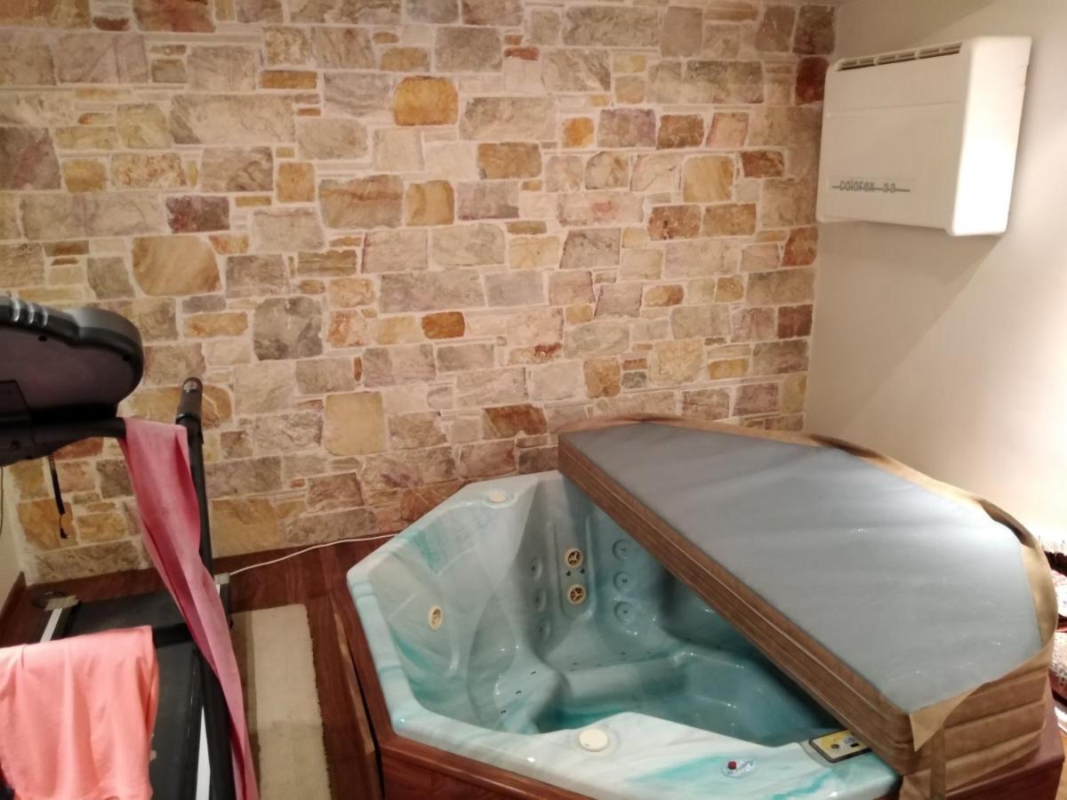 Dhráfi Apartment With A Garden, Bbq, Swimming Pool And Jacuzzi المظهر الخارجي الصورة